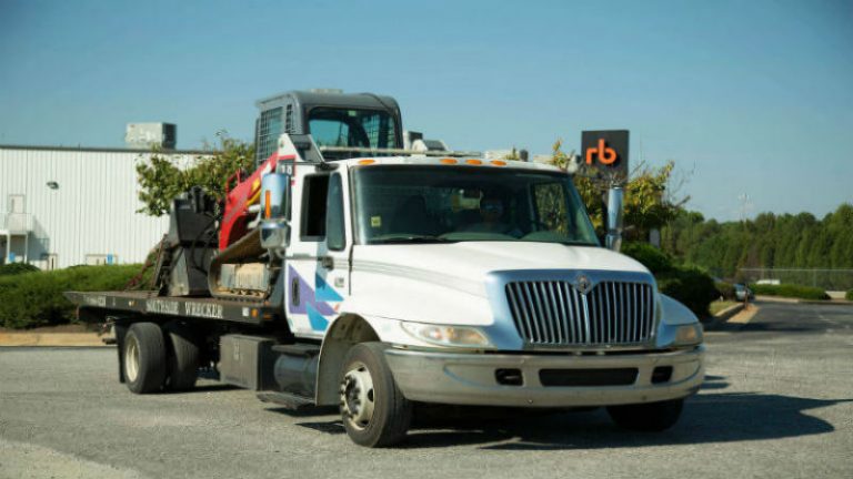 Getting Rid of Your Car through a Heavy Duty Towing Service