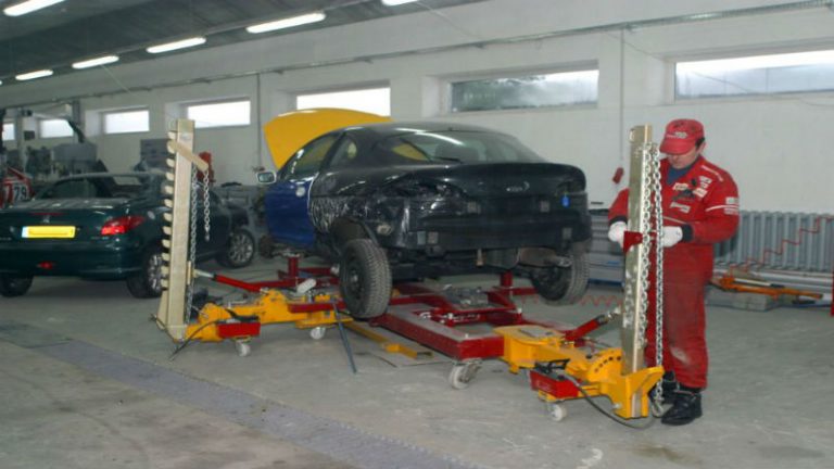 Using An Auto Body Repair Shop in New Jersey To Remove Dents From A Fender