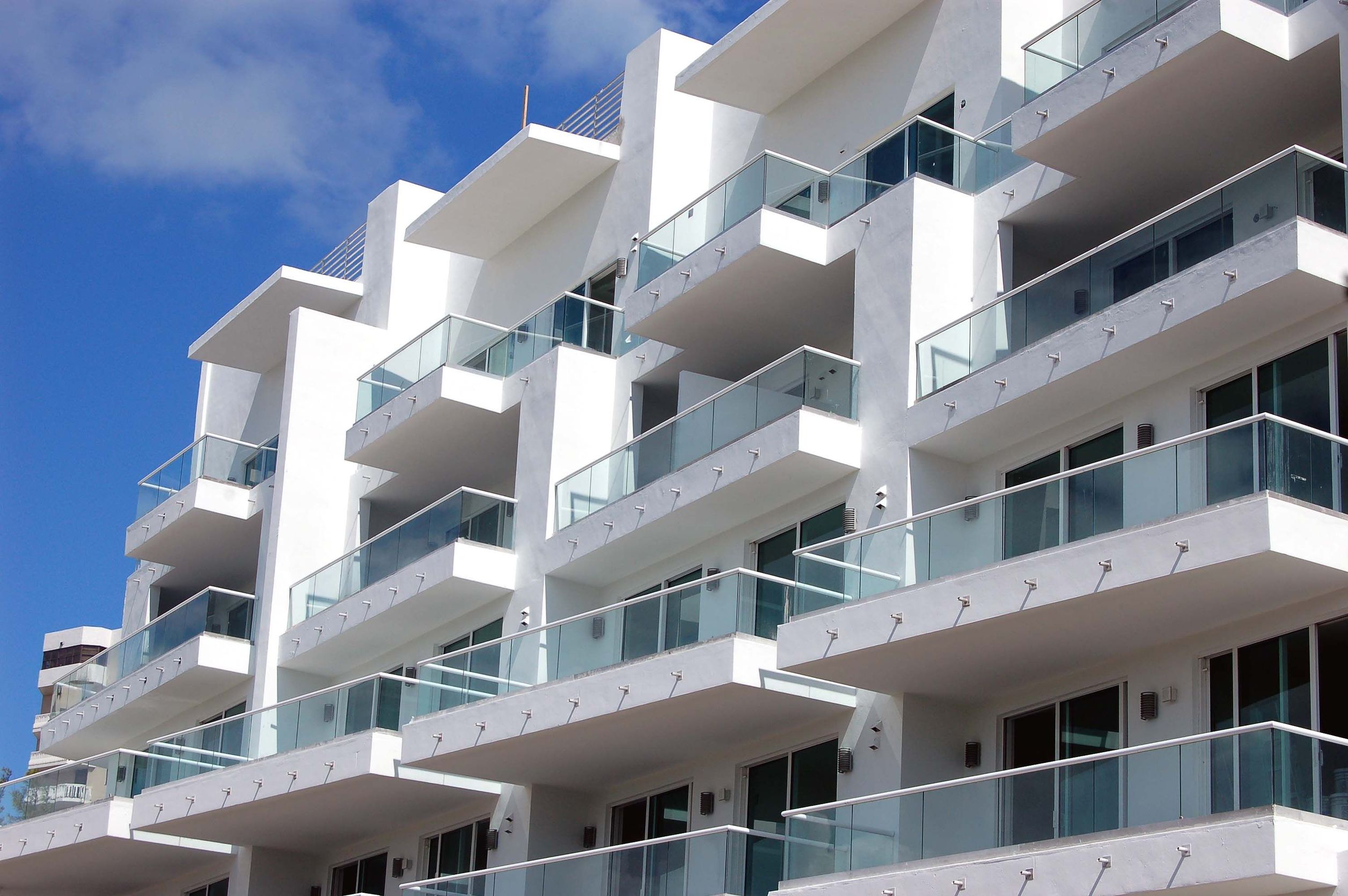 Transform Your Outdoor Spaces With Aluminum Railing Services In Ferndale WA Residents Trust