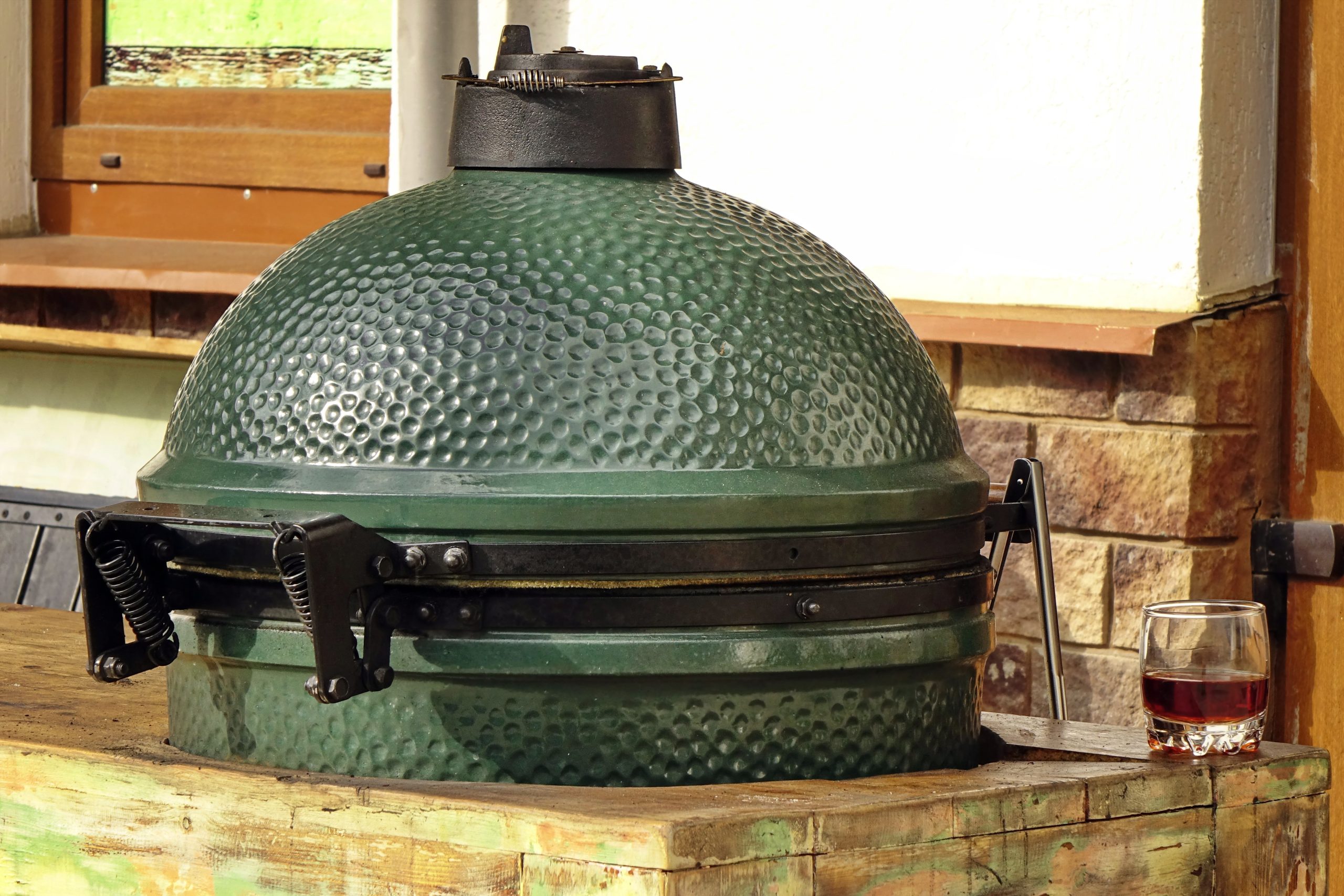 Enjoy More Entertaining Options by Building an Outdoor Kitchen in Louisville Homes